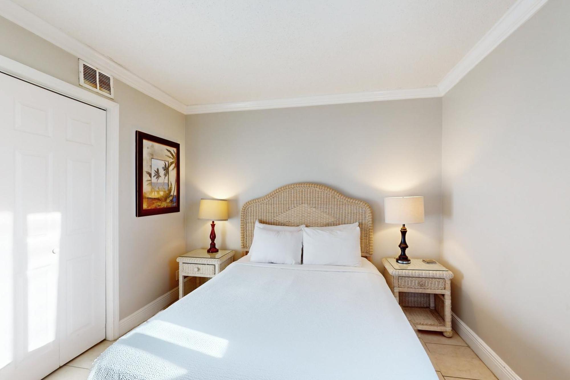 Apartment Sunbird #1002e *